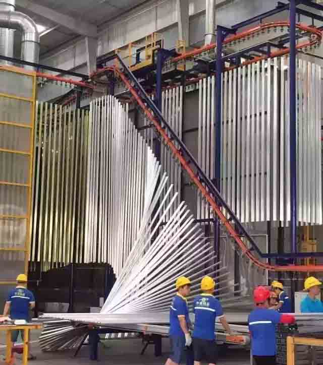 鋁型材立式噴涂-工業(yè)鋁型材生產(chǎn)廠家